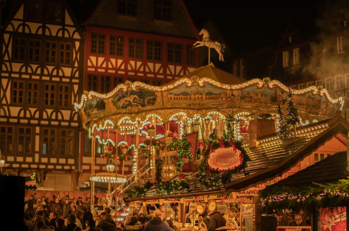 Karusell auf Weihnachtsmarkt