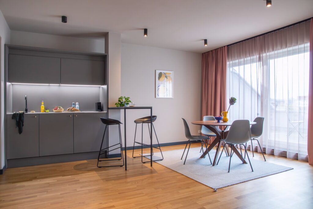 Berlin Mitte Apartment XL Essbereich mit Balkon