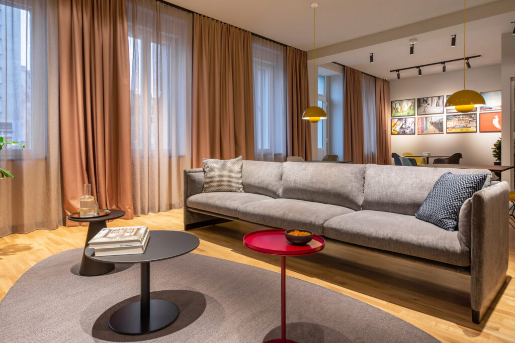 Living area with sofa in the ipartment Berlin Mitte