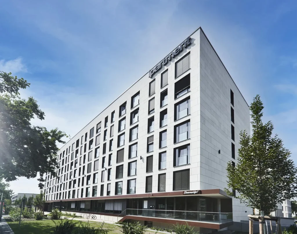 White house facade with ipartment logo under a blue sky, ipartment Darmstadt