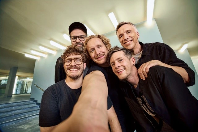 Die Kölner Band Kasalla, die beim Neustartkonzert der Oper Köln spielt