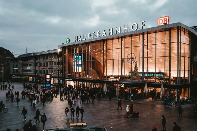 Cologne Main Station with the station forecourt
