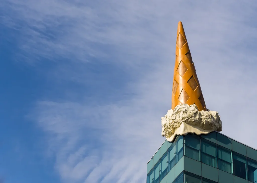 Sculpture of an ice bag on a roof in Cologne